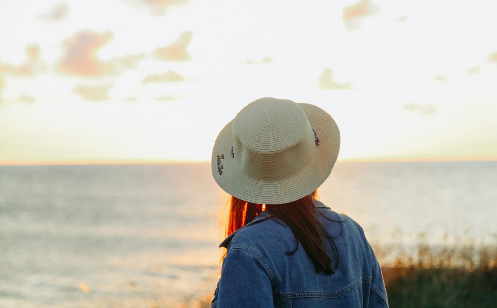 Faire de la publicité avec des chapeaux